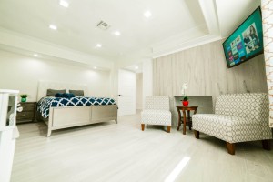 House B - Bedroom 3 - 1 King Bed