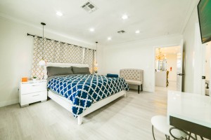 House B - Bedroom 2 - 1 King Bed